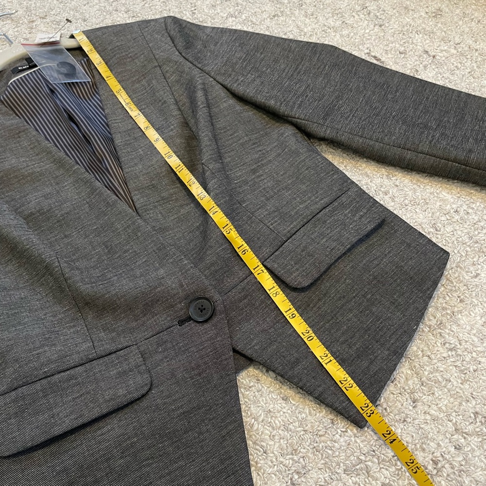 Express Women's Charcoal Blazer - Picture 4 of 5